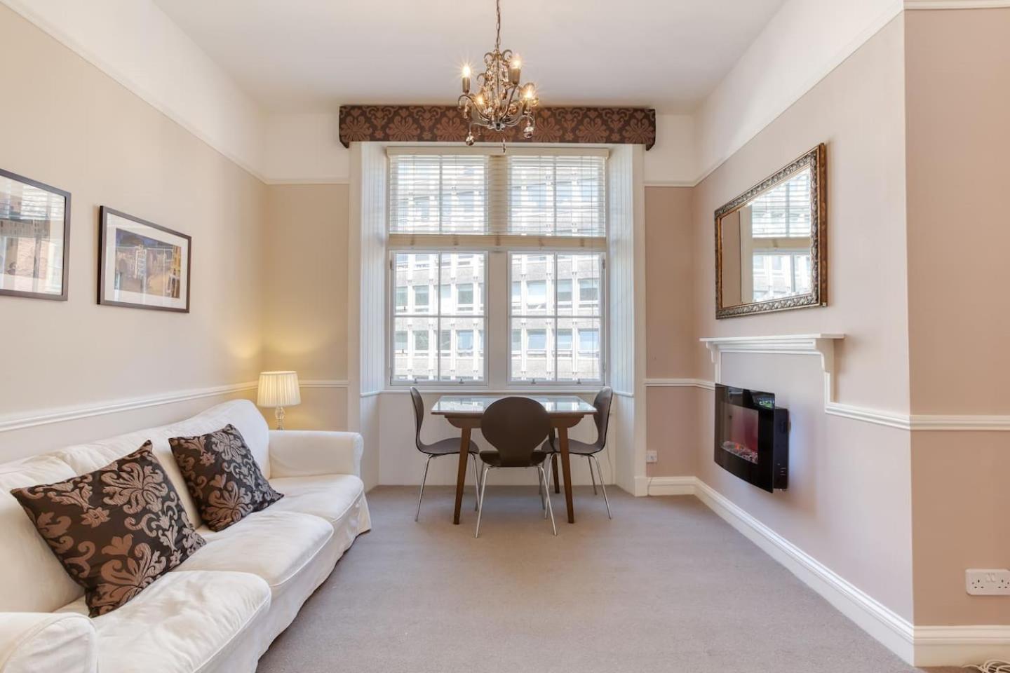 West Port - 2br In The Heart Of The Old Town Just Off The Grassmarket