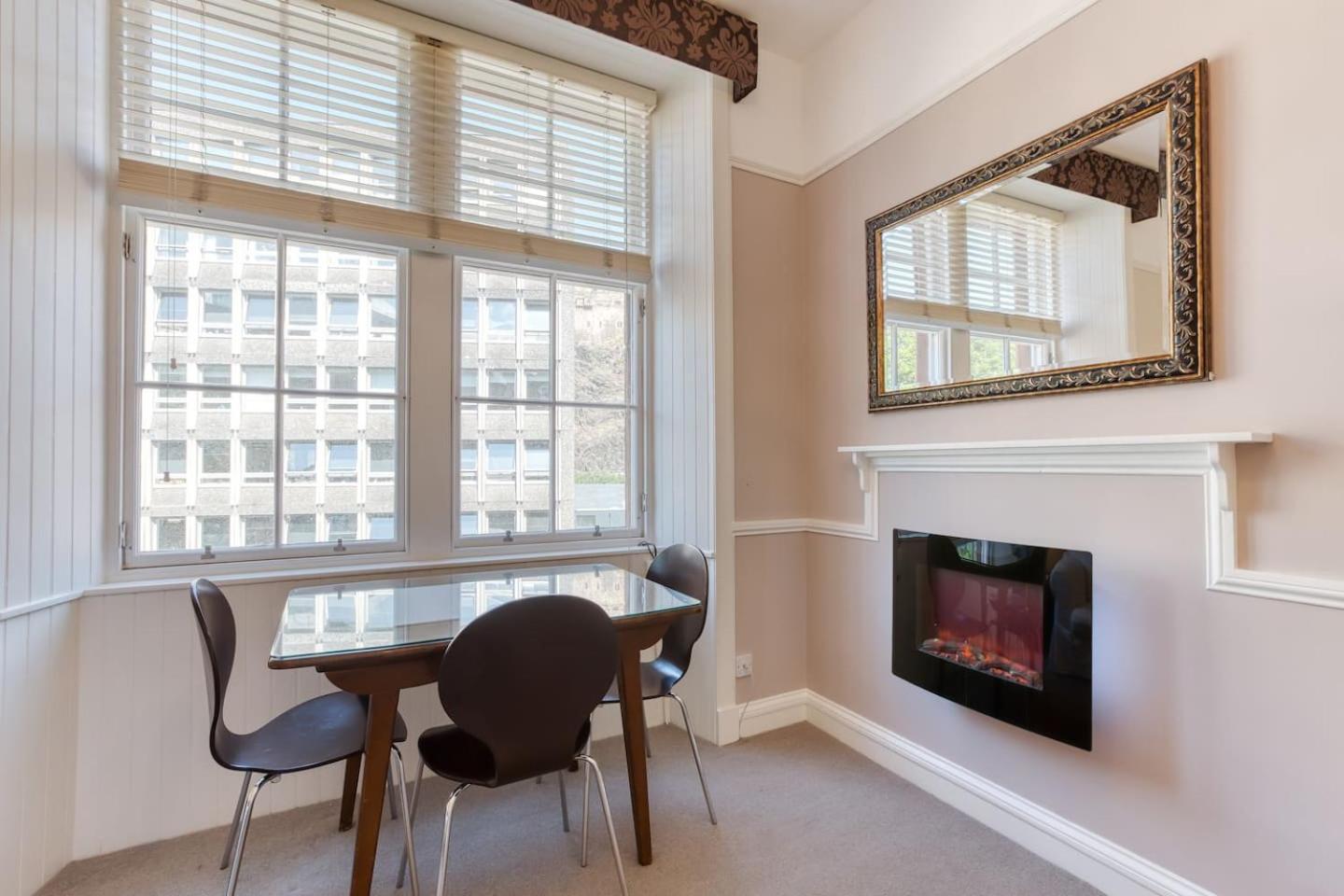 West Port - 2br In The Heart Of The Old Town Just Off The Grassmarket Apartment *
