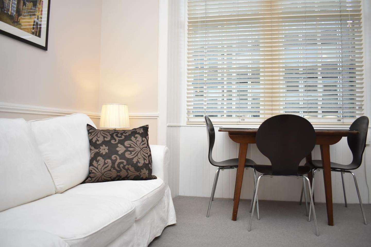 West Port - 2br In The Heart Of The Old Town Just Off The Grassmarket